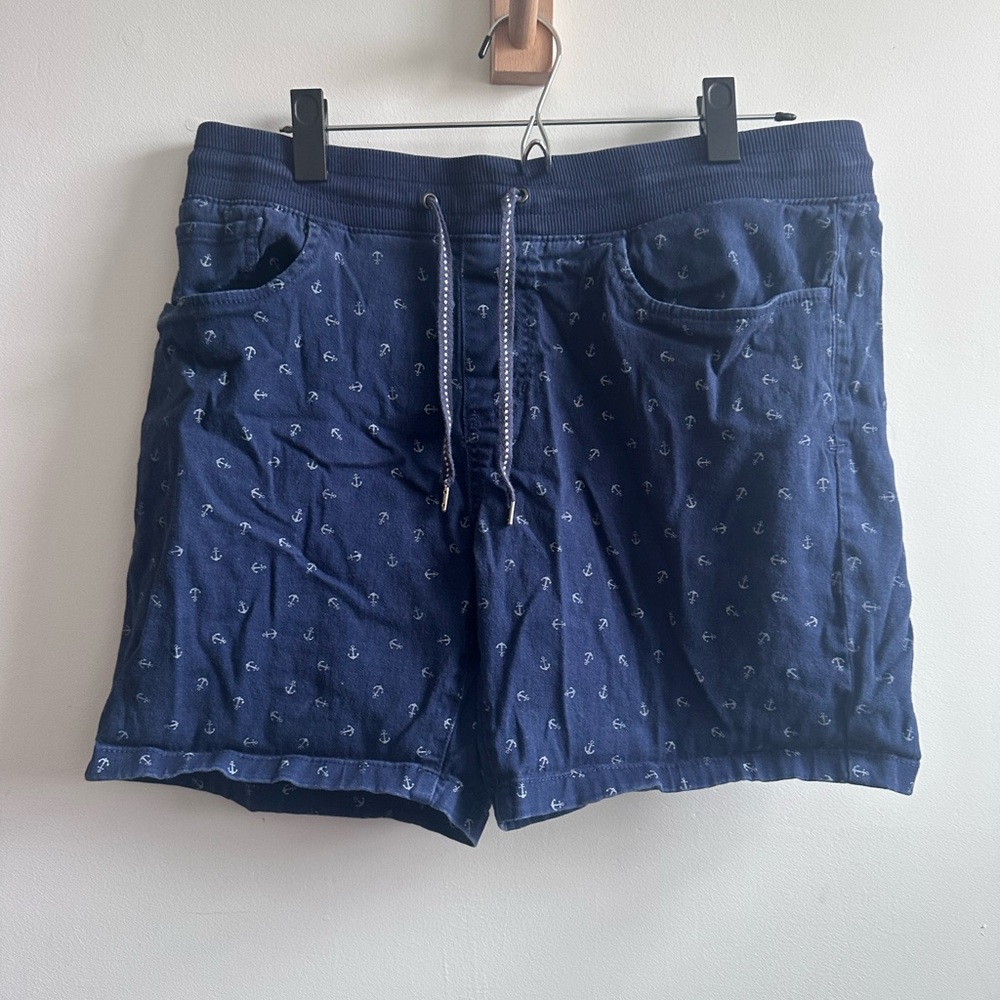 IZOD Men’s Large Navy Blue Chino Shorts With White Anchor Pattern